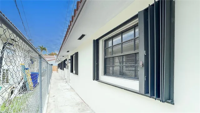 $3,700 | 2615 Southwest 32nd Court, Unit 2615, Miami, FL 33133