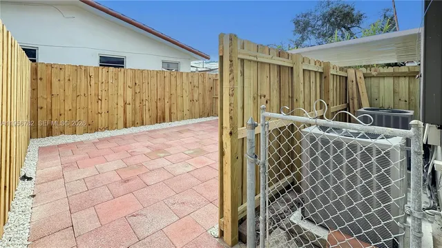 $3,700 | 2615 Southwest 32nd Court, Unit 2615, Miami, FL 33133