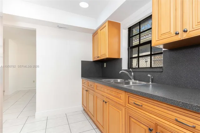 $3,700 | 2615 Southwest 32nd Court, Unit 2615, Miami, FL 33133