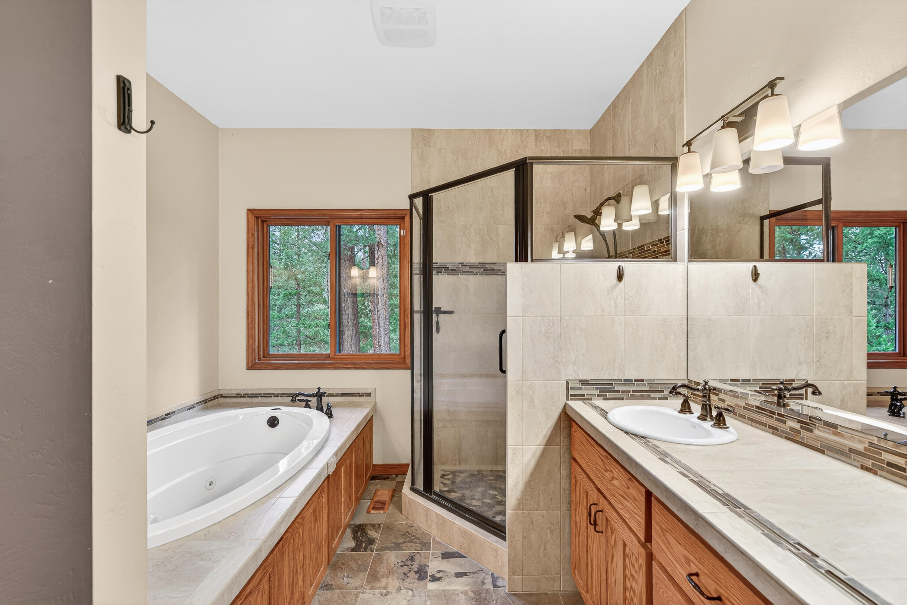 2365 Eastside Road Jacksonville, OR 97530 - Photo 23 of 69 26-24