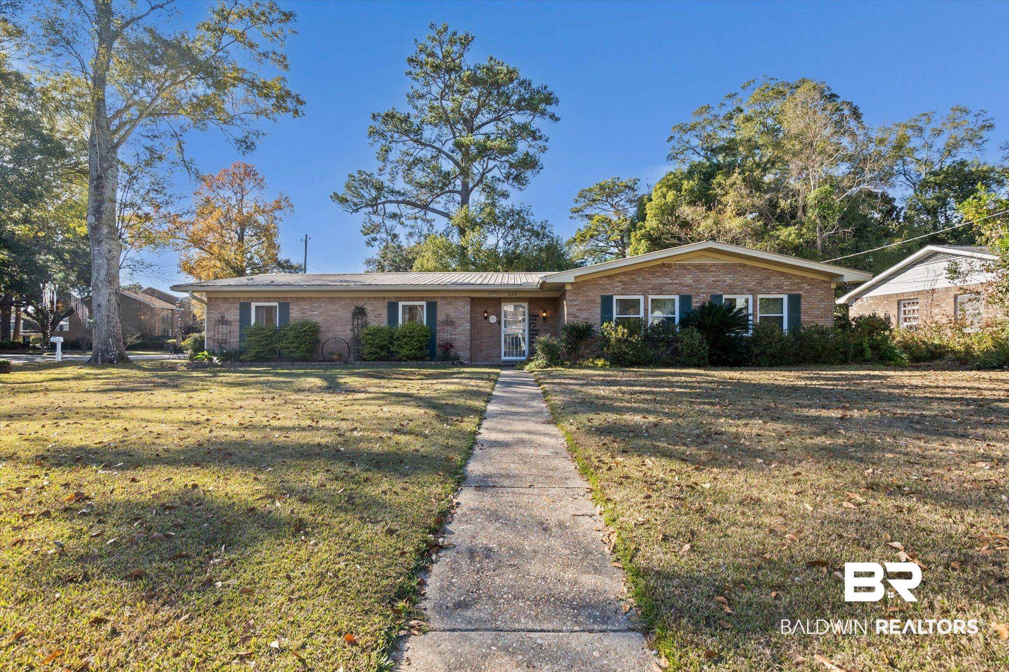 324 Hadrian Street Mobile, AL 36606 - Photo 1 of 33 Main Front