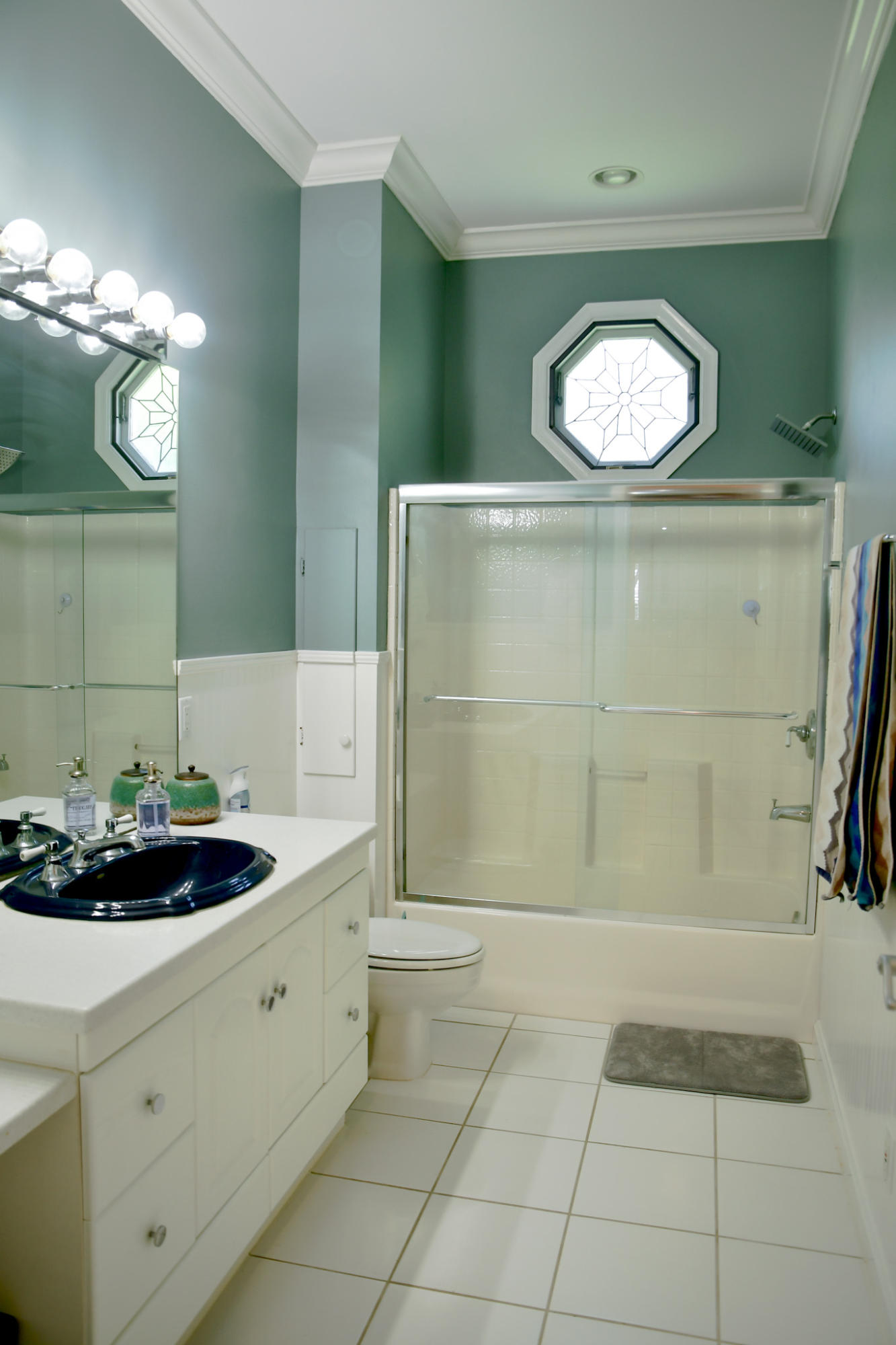 18263 River Oaks Drive Jupiter, FL 33458 - Photo 15 of 24 a bathroom with a sink a toilet and mirror