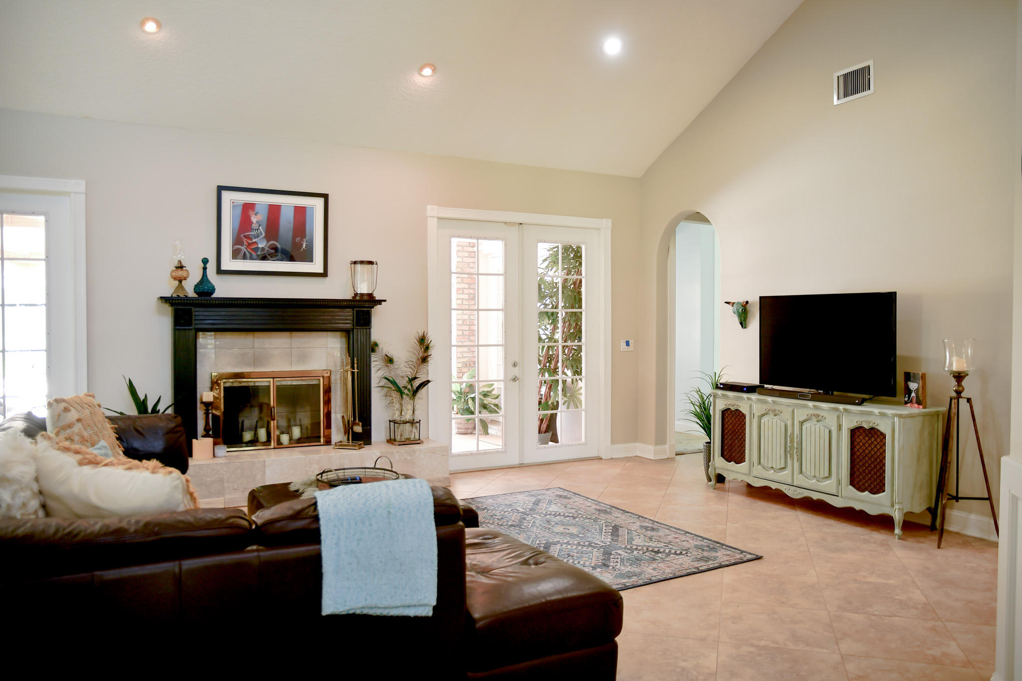 18263 River Oaks Drive Jupiter, FL 33458 - Photo 5 of 24 a living room with furniture and a flat screen tv
