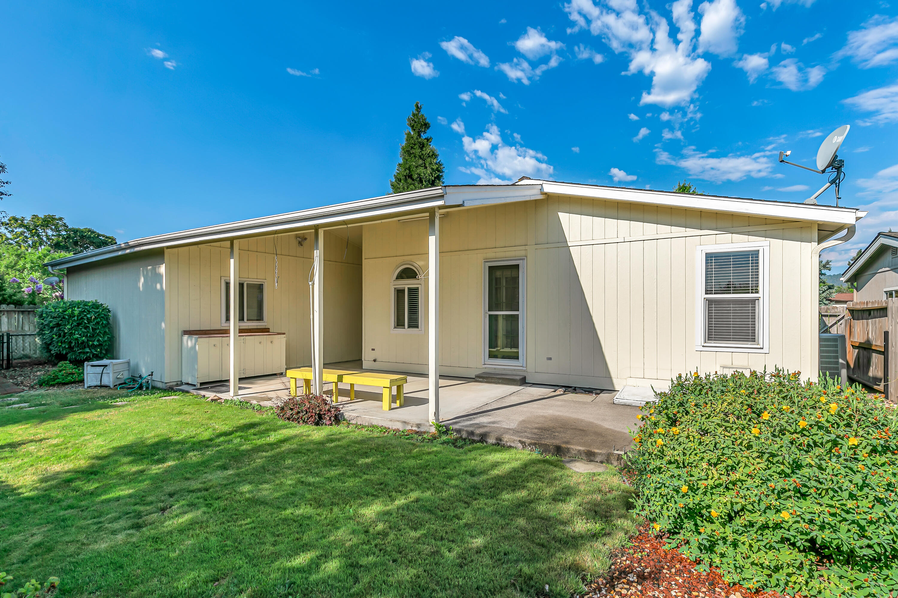 555 Freeman Road, Unit 251 Central Point, OR 97502 - Photo 29 of 30 Back Porch