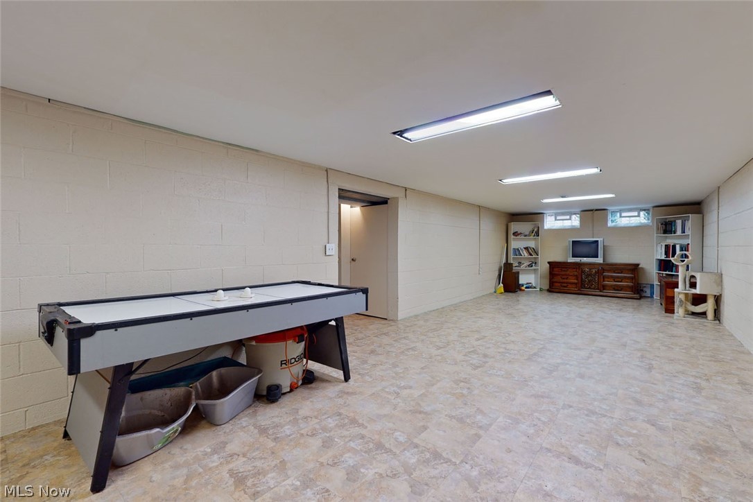 7339 Oakwood Road Parma, OH 44130 - Photo 21 of 28