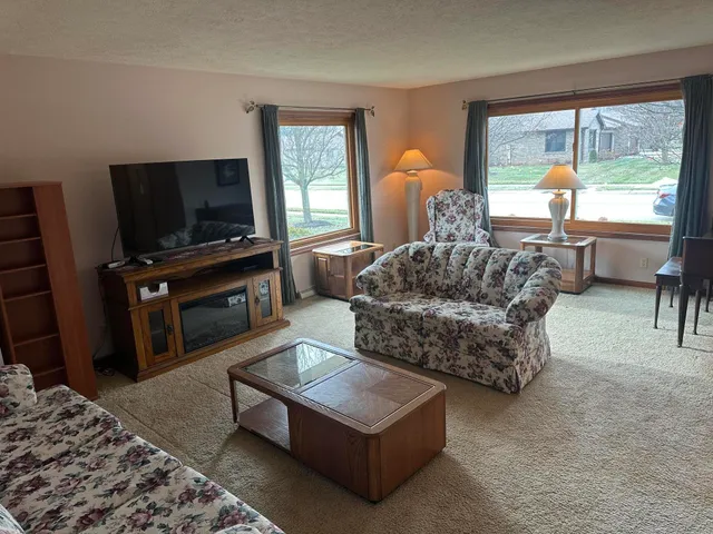 $285,000 | 163 Regency Parkway, La Porte, IN 46350