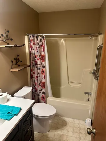 $285,000 | 163 Regency Parkway, La Porte, IN 46350