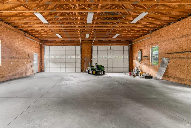 a view of a house with yard and deck