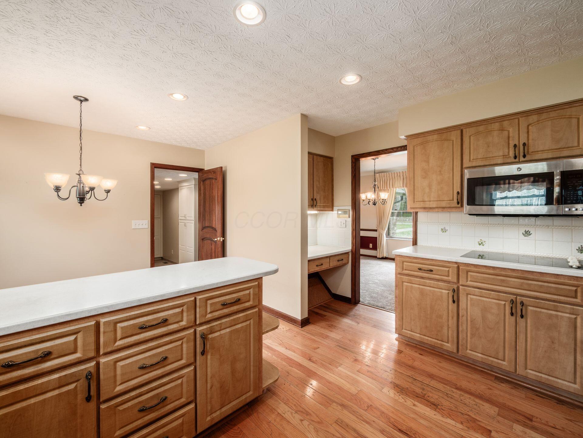 2434 Carriage Road Powell, OH 43065 - Photo 21 of 62