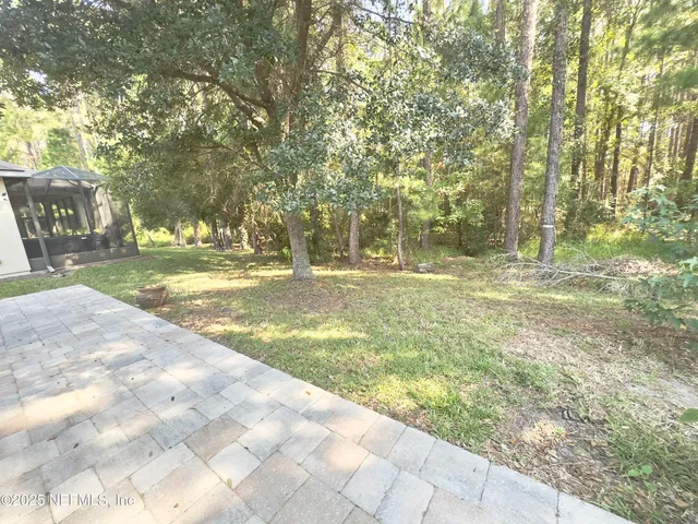 a view of yard with trees