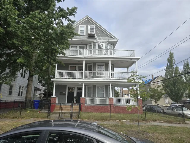 $1,950 | 239 Washington Avenue, Providence, RI 02905