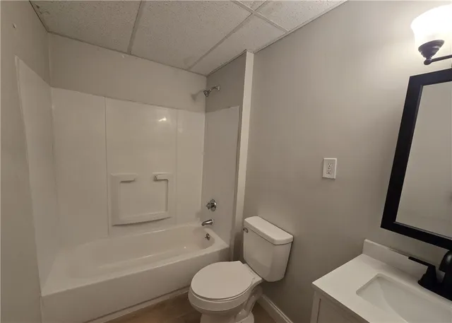 $1,950 | 239 Washington Avenue, Providence, RI 02905