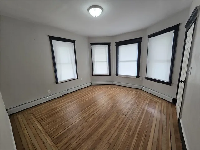 $1,950 | 239 Washington Avenue, Providence, RI 02905