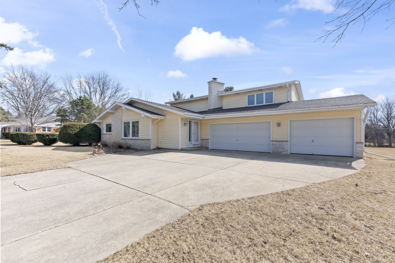 20345 Scarlet Hawthorne Road Brookfield, WI 53045 - Photo 1 of 1 Exterior Front