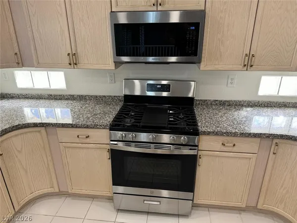 $2,850 | 4662 Hoeker Way, Las Vegas, NV 89147