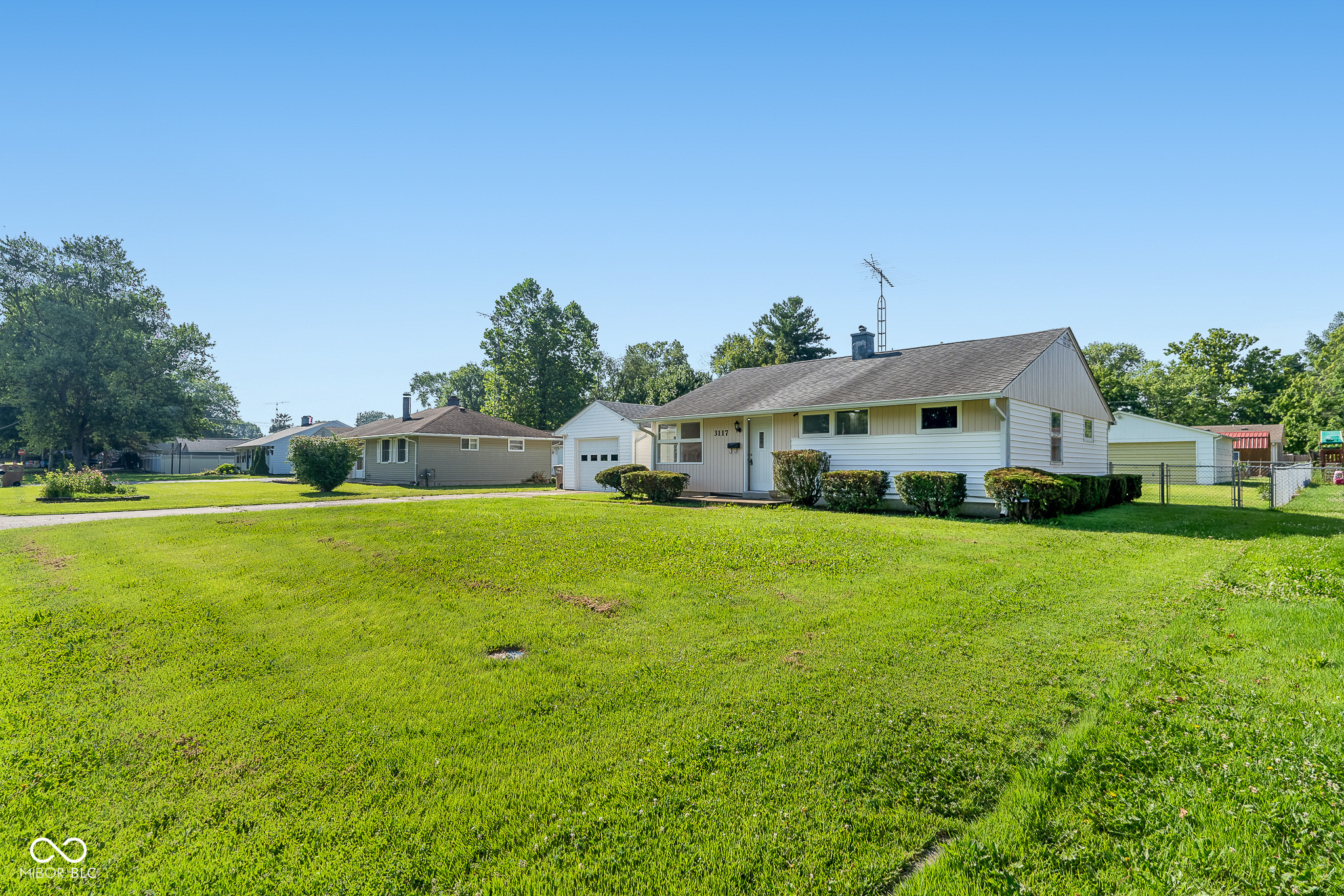 3117 31st Street Columbus, IN 47203 - Photo 4 of 34