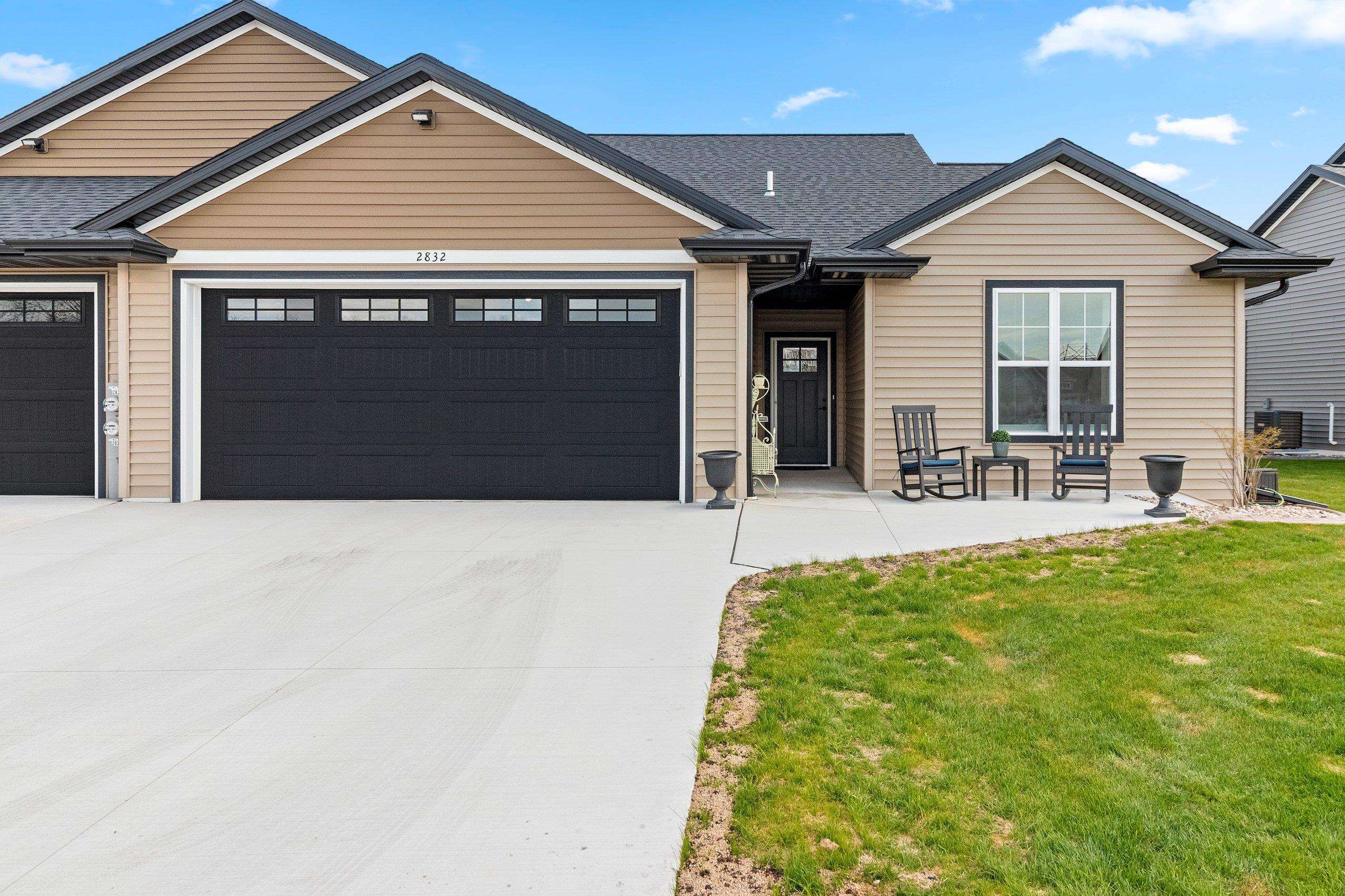 2832 Elm Tree Hill Green Bay, WI 54313 - Photo 2 of 59