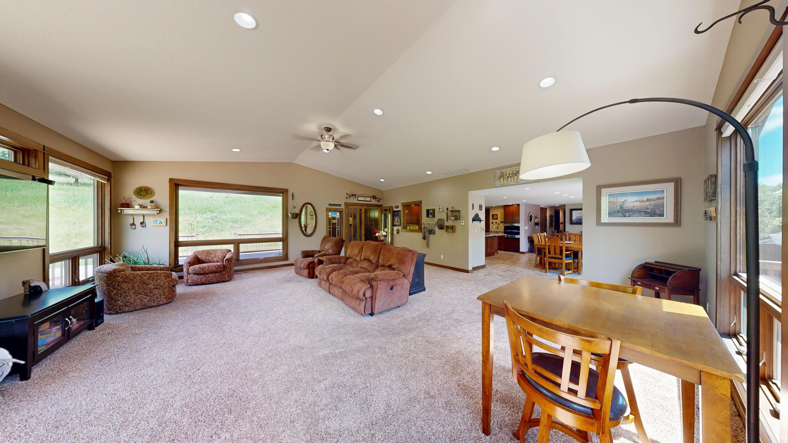 580 Skunk Hollow Road La Crescent, MN 55947 - Photo 10 of 83 Living Room