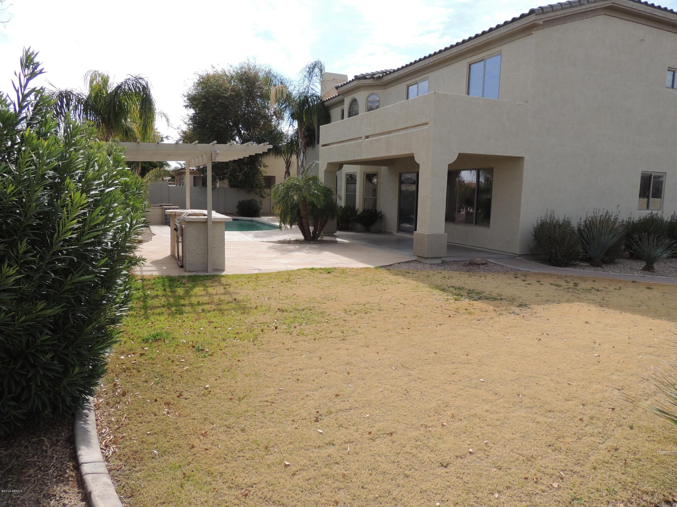 4637 South Bandit Road Gilbert, AZ 85297 - Photo 40 of 49 Large grass area