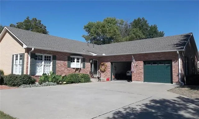 $325,000 | 921 South Denman Avenue, Chanute, KS 66720
