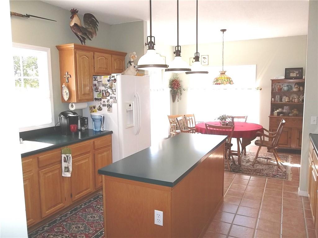 921 South Denman Avenue Chanute, KS 66720 - Photo 14 of 45