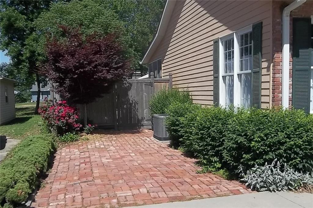 921 South Denman Avenue Chanute, KS 66720 - Photo 3 of 45