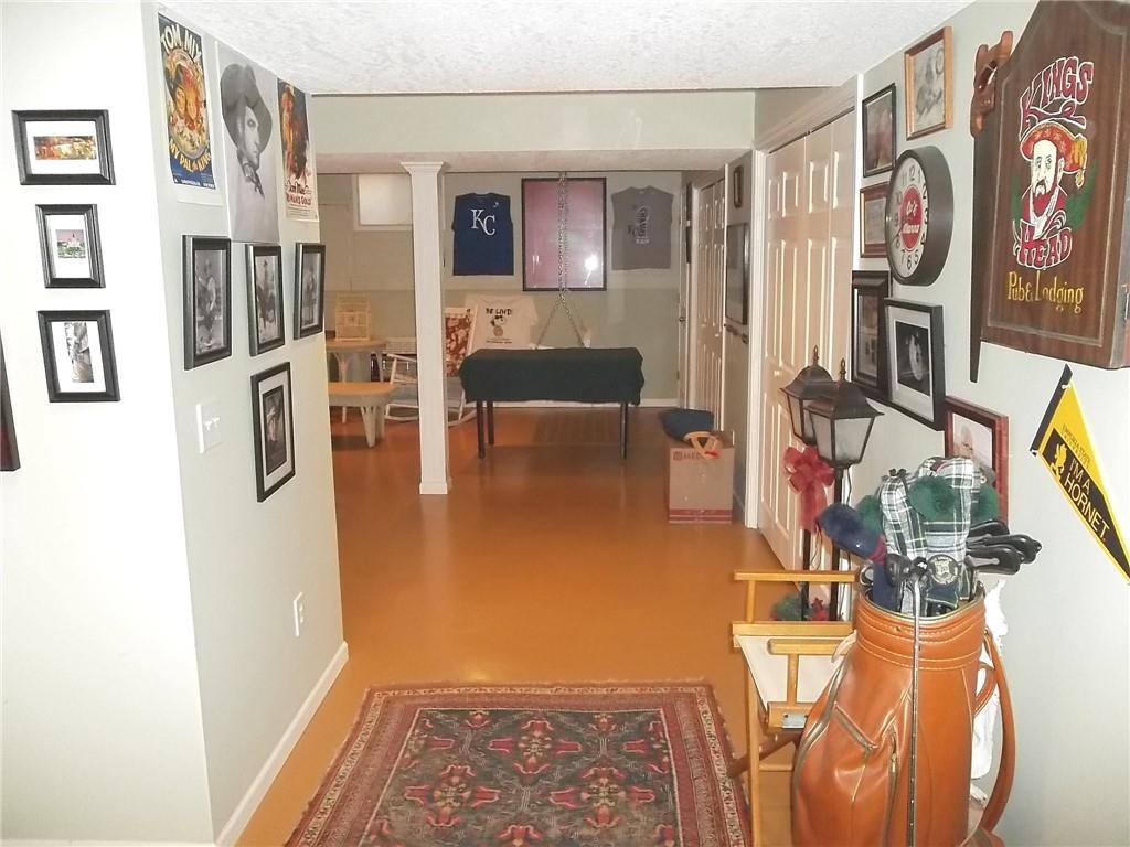 921 South Denman Avenue Chanute, KS 66720 - Photo 35 of 45