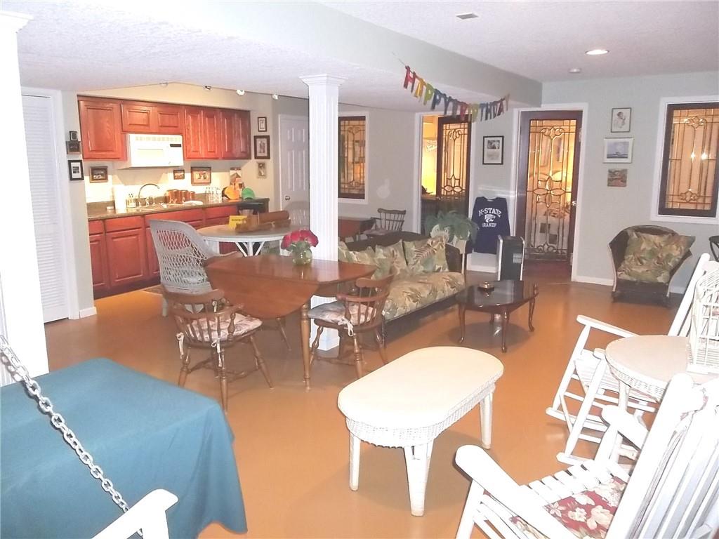 921 South Denman Avenue Chanute, KS 66720 - Photo 37 of 45