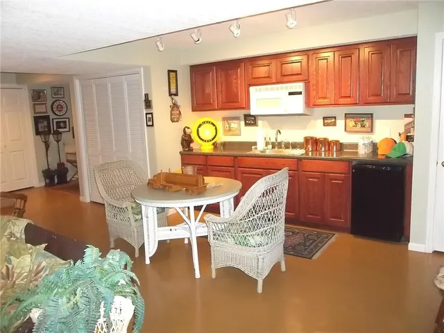 $325,000 | 921 South Denman Avenue, Chanute, KS 66720