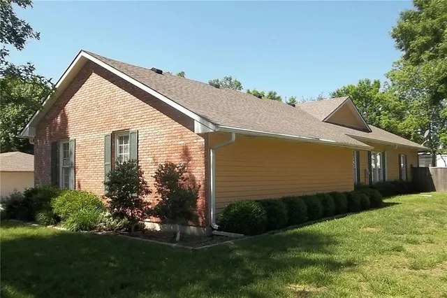 $325,000 | 921 South Denman Avenue, Chanute, KS 66720