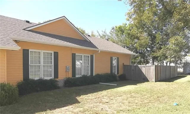 $325,000 | 921 South Denman Avenue, Chanute, KS 66720