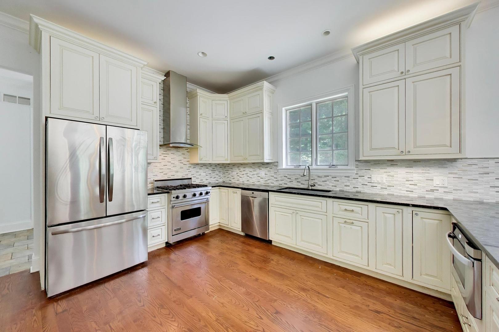 73 Locust Road Winnetka, IL 60093 - Photo 14 of 44