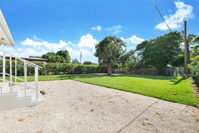 a view of a house with a big yard