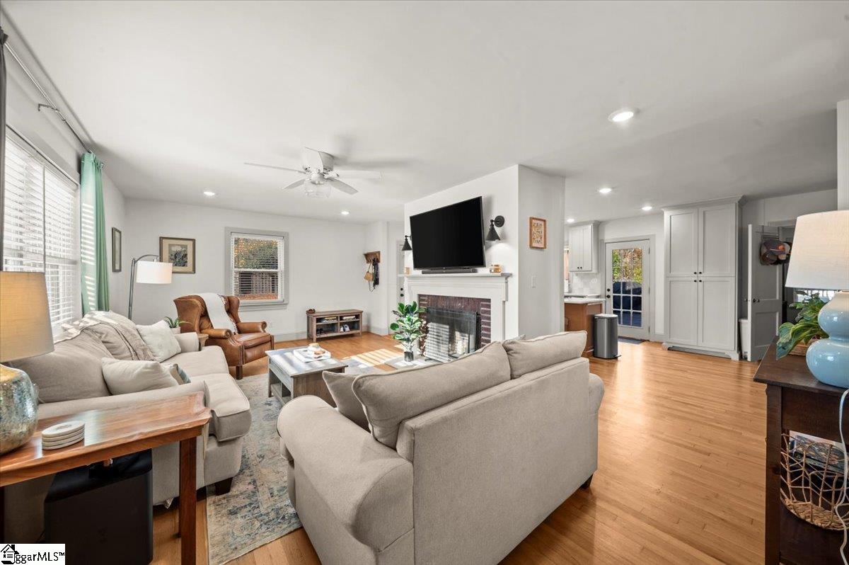 2019 East North Street Greenville, SC 29607 - Photo 6 of 36