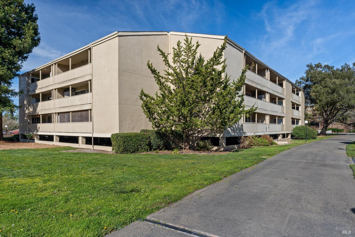 1370 Townview Avenue, Unit 305 Santa Rosa, CA 95405 - Photo 15 of 18