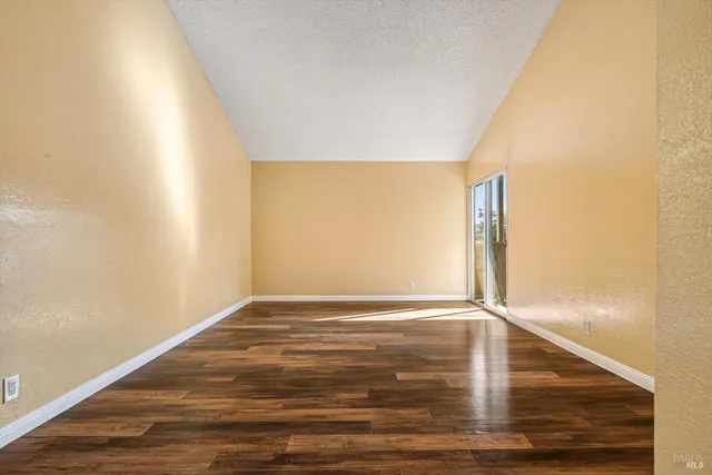 $335,000 | 1370 Townview Avenue, Unit 305, Santa Rosa, CA 95405