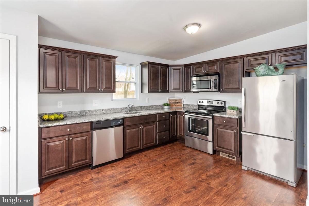 211 Brookfield Road Pasadena, MD 21122 - Photo 13 of 30 Space for a Huge Island!