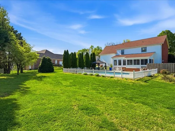 a view of house with a yard