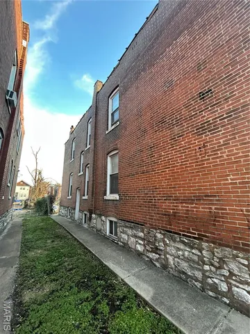 $42,000 | 4210 Holly Avenue, St. Louis, MO 63115