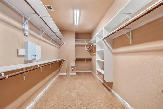 a view of entryway and kitchen