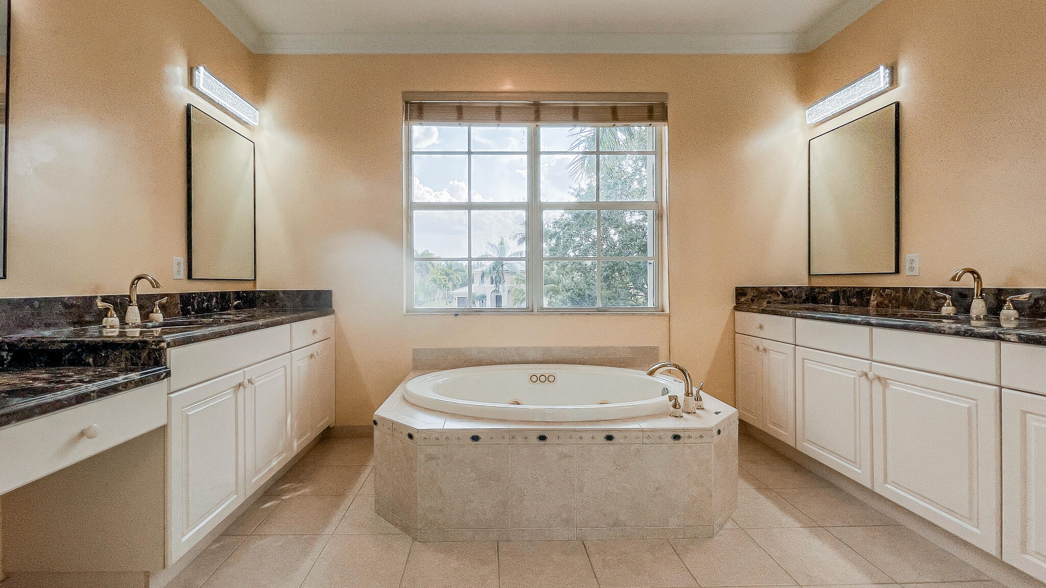 181 Bella Vista Way Royal Palm Beach, FL 33411 - Photo 19 of 34 master-bath