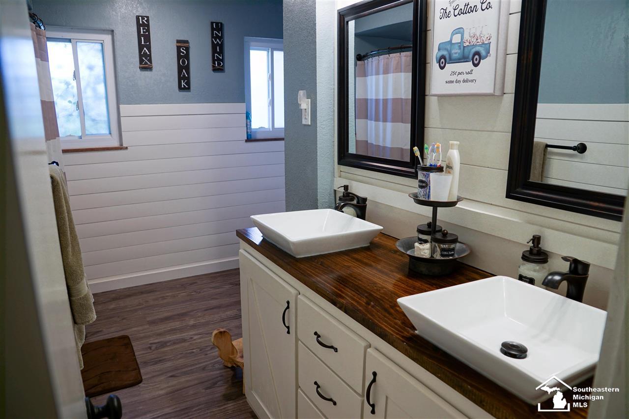 7483 Monroe Road Lambertville, MI 48144 - Photo 17 of 27 Bathroom
