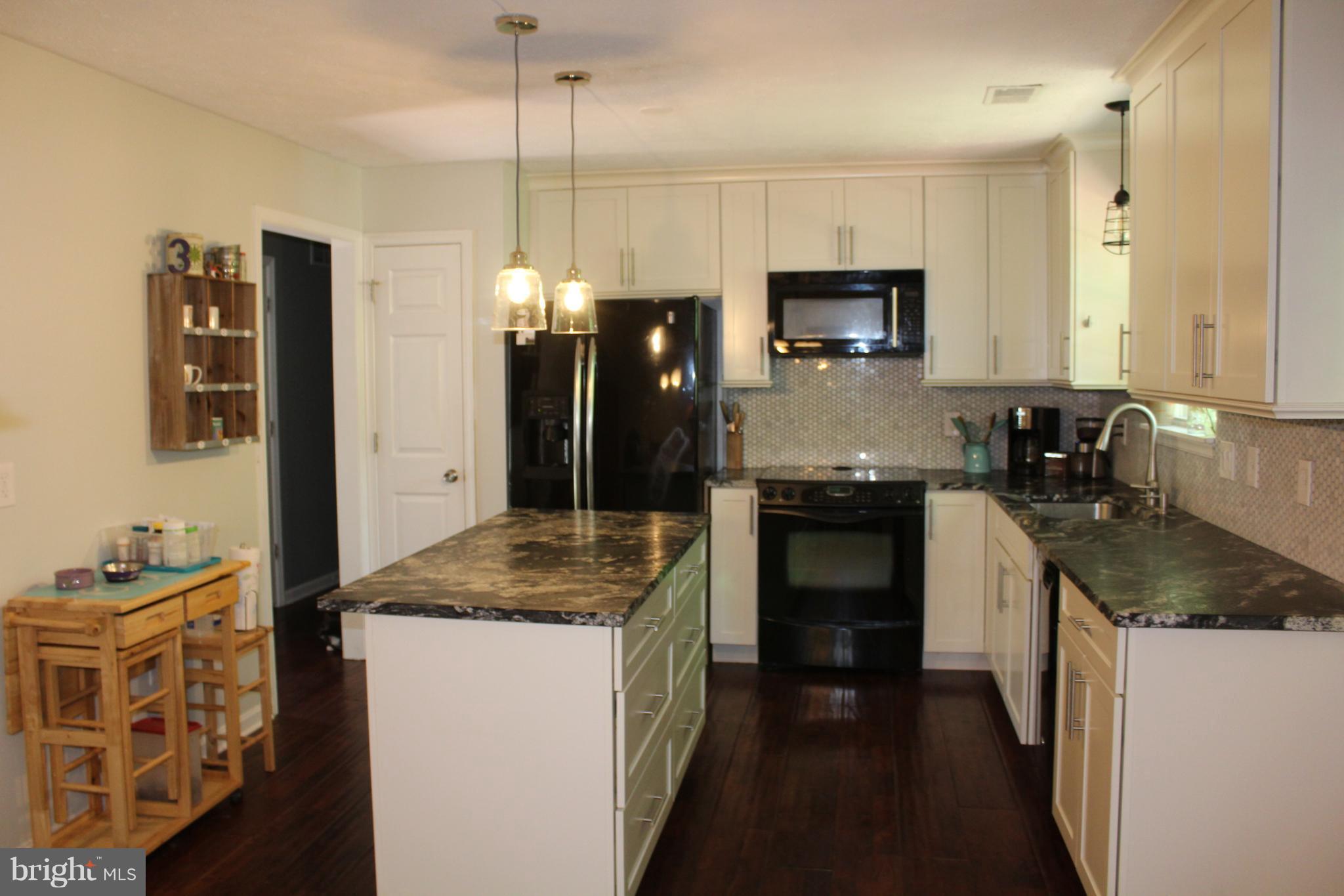107 Charlton Road Winchester, VA 22602 - Photo 3 of 25 Kitchen