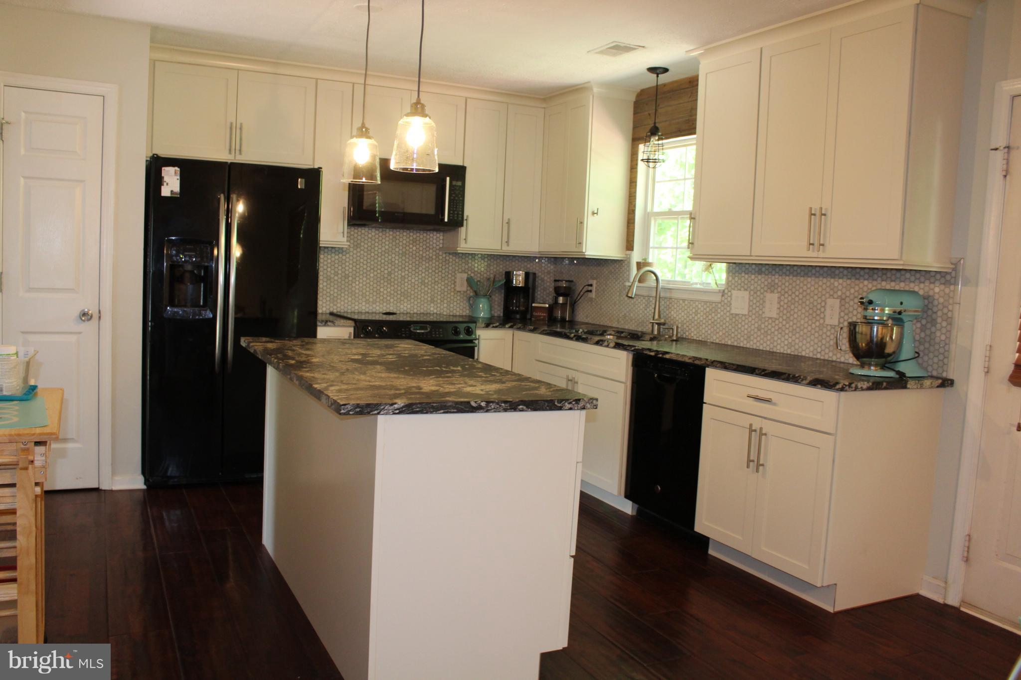 107 Charlton Road Winchester, VA 22602 - Photo 5 of 25 Kitchen