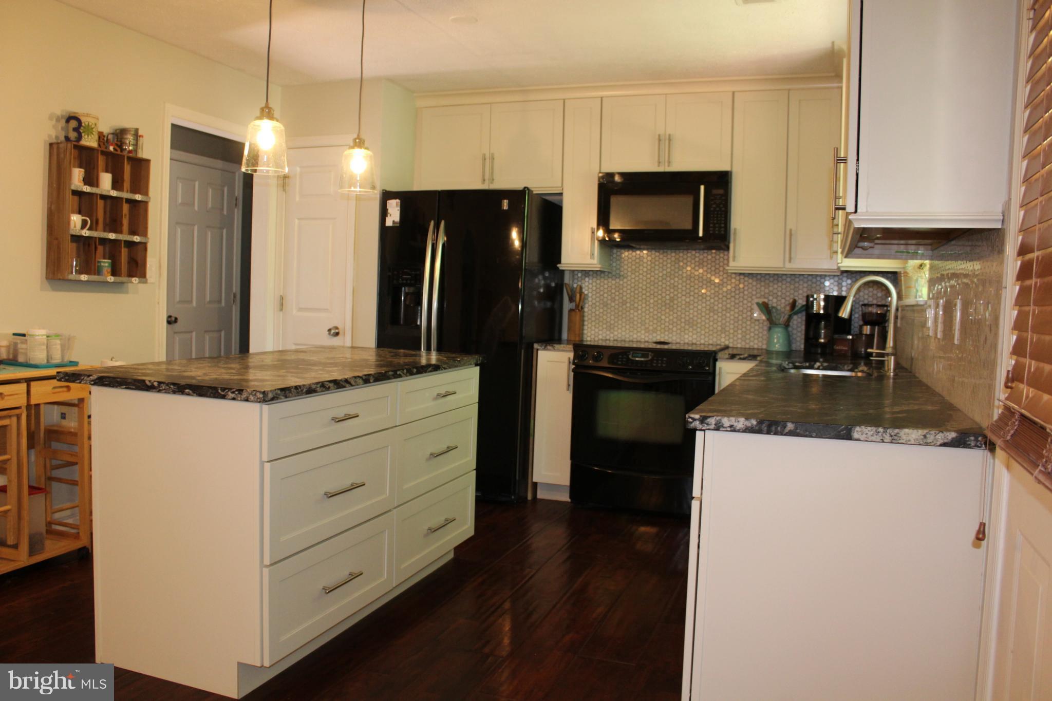 107 Charlton Road Winchester, VA 22602 - Photo 8 of 25 Kitchen