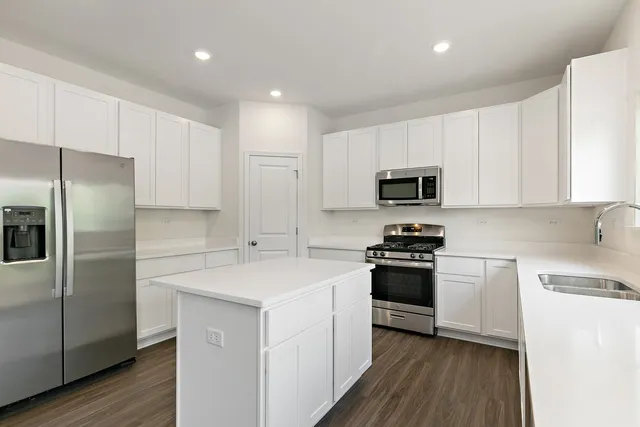 $479,990 | 32012 Savannah Drive, Lakemoor, IL 60051