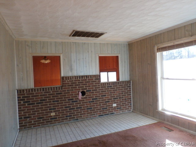 4689 River Road Lancaster, VA 22503 - Photo 2 of 6 Livin gROom