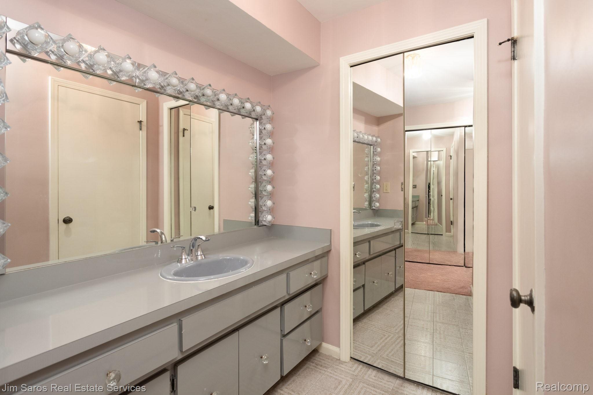1750 Vernier Road, Unit 21 Grosse Pointe, MI 48236 - Photo 14 of 22 11.jpg