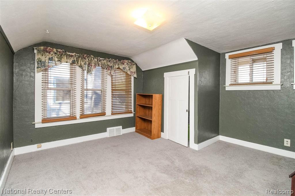 6 Kensington Boulevard Pleasant Ridge, MI 48069 - Photo 20 of 46