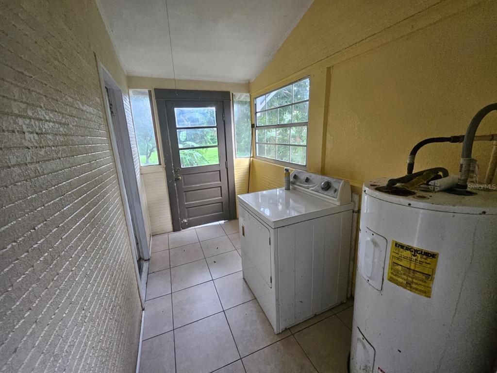 6404 Matchett Road Orlando, FL 32809 - Photo 7 of 20 a utility room with dryer and washer